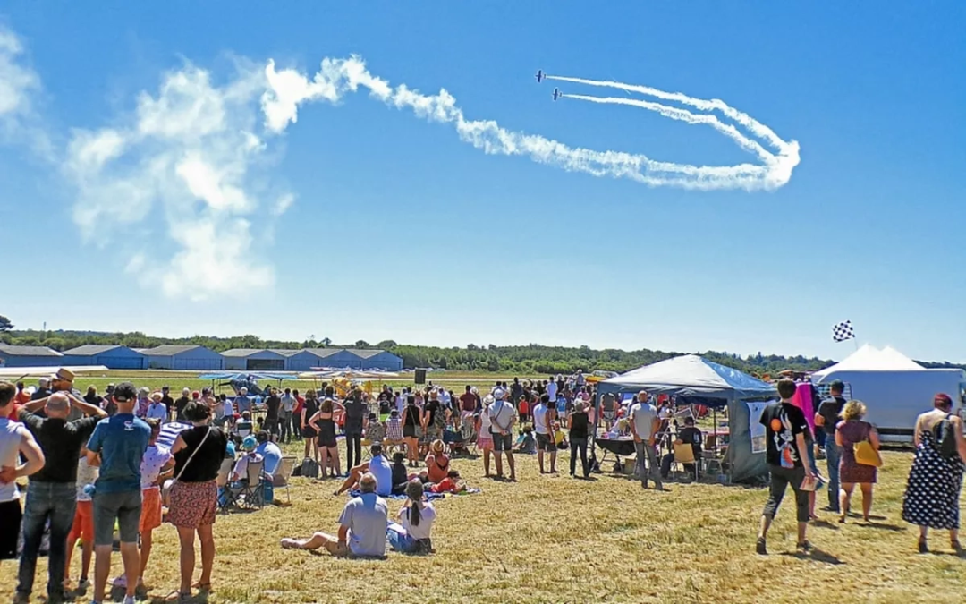 Il faisait très show, dimanche 24 juillet, à l’aérodrome de Guiscriff