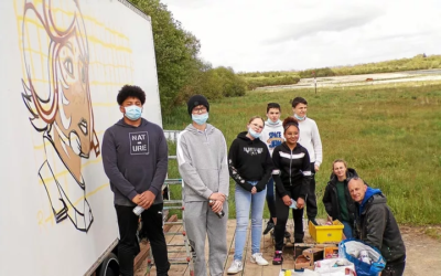 Un atelier graff pour des jeunes sur le site de l’aérodrome de Guiscriff