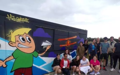 Guiscriff. Un joli graff à l’aérodrome Bretagne Atlantique réalisé par la maison des jeunes